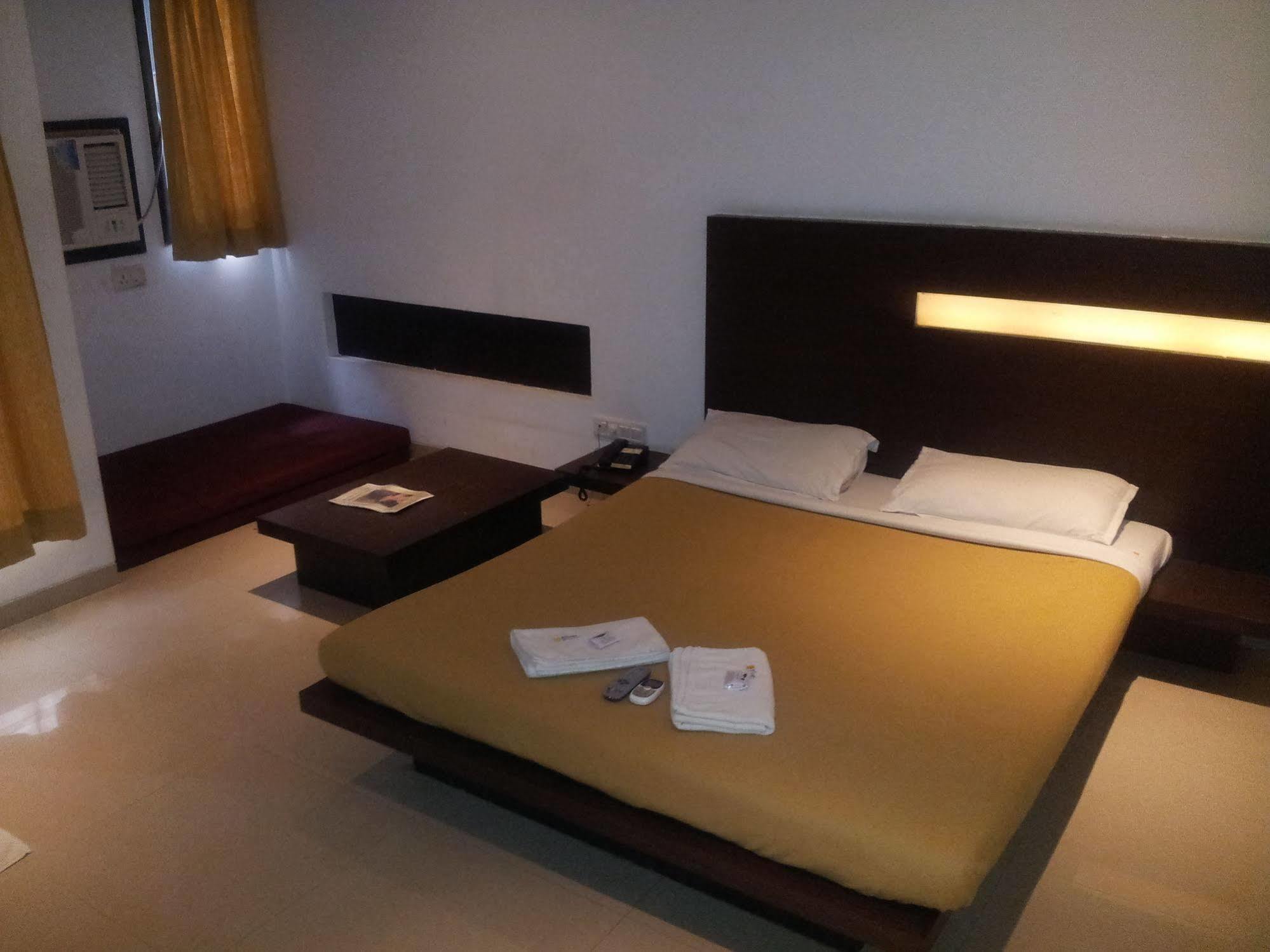 Silver Sands Beach Resort Даман Экстерьер фото